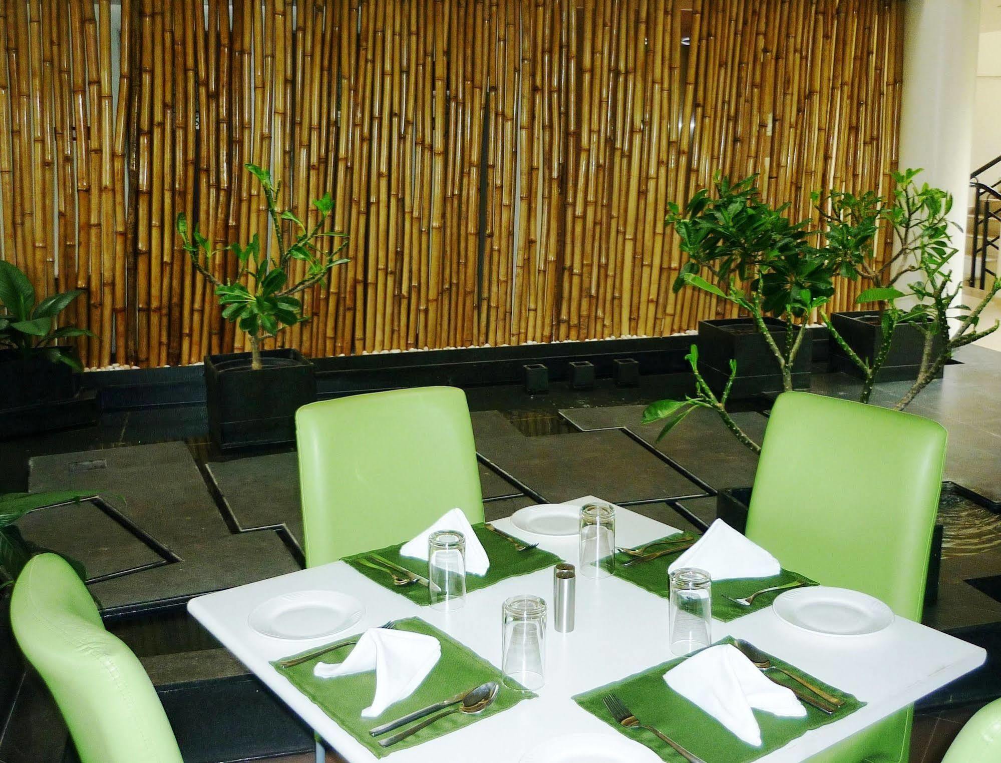 Hotel Mint Montvert, Baner プネ エクステリア 写真