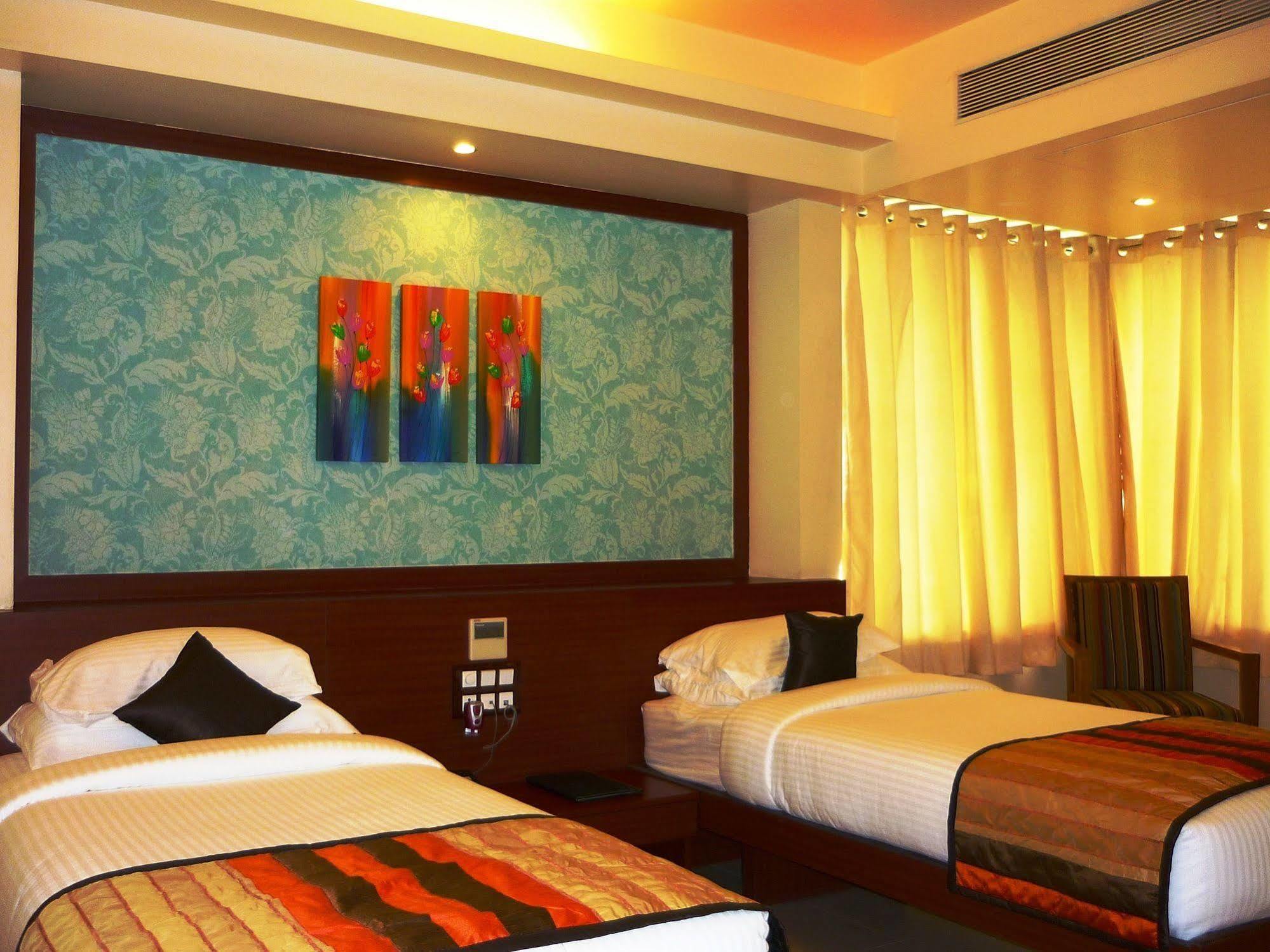 Hotel Mint Montvert, Baner プネ エクステリア 写真