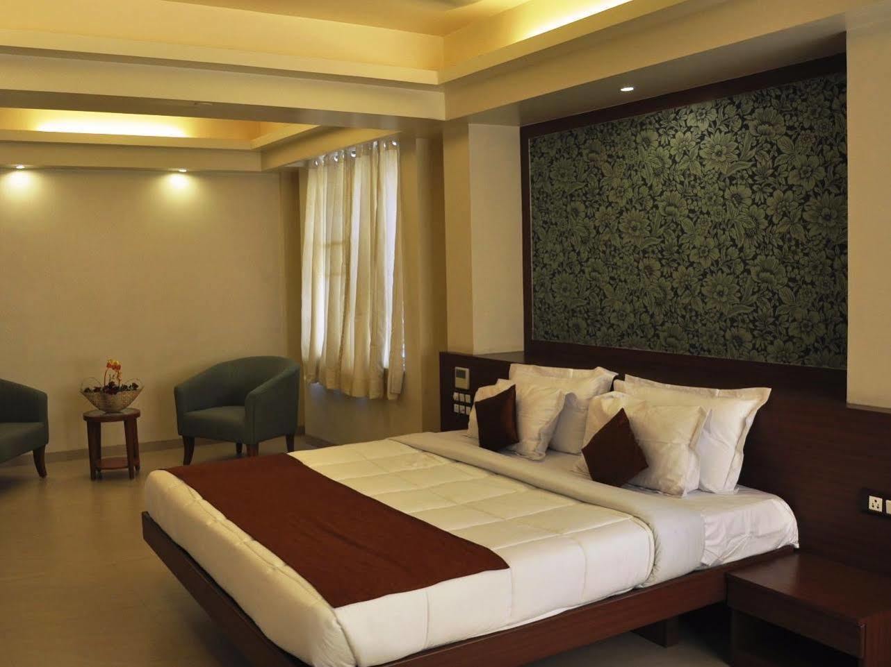 Hotel Mint Montvert, Baner プネ エクステリア 写真