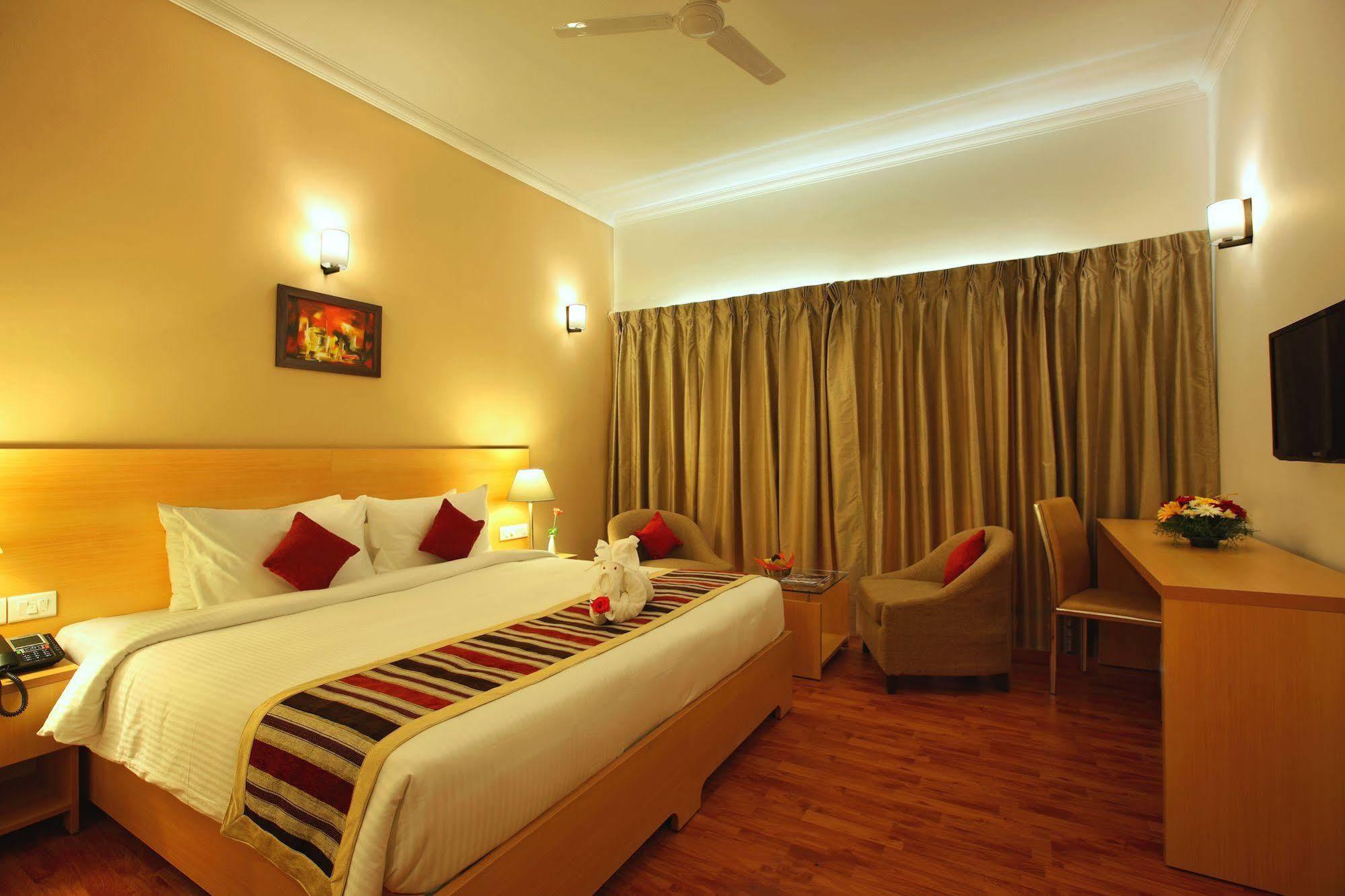 Hotel Mint Montvert, Baner プネ エクステリア 写真