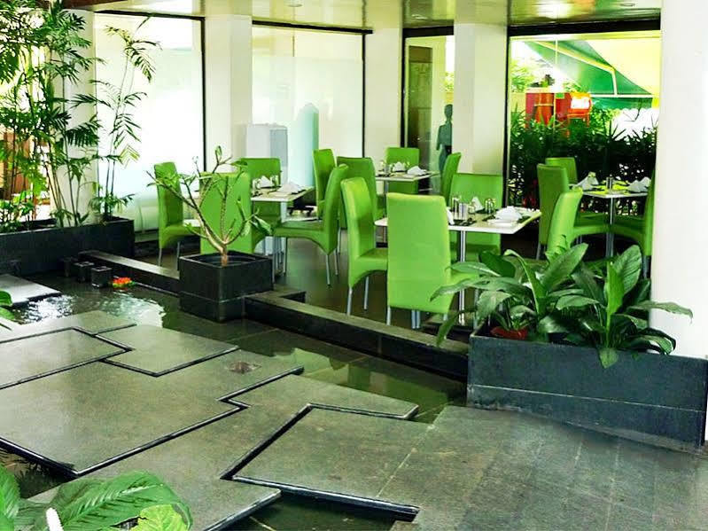 Hotel Mint Montvert, Baner プネ エクステリア 写真