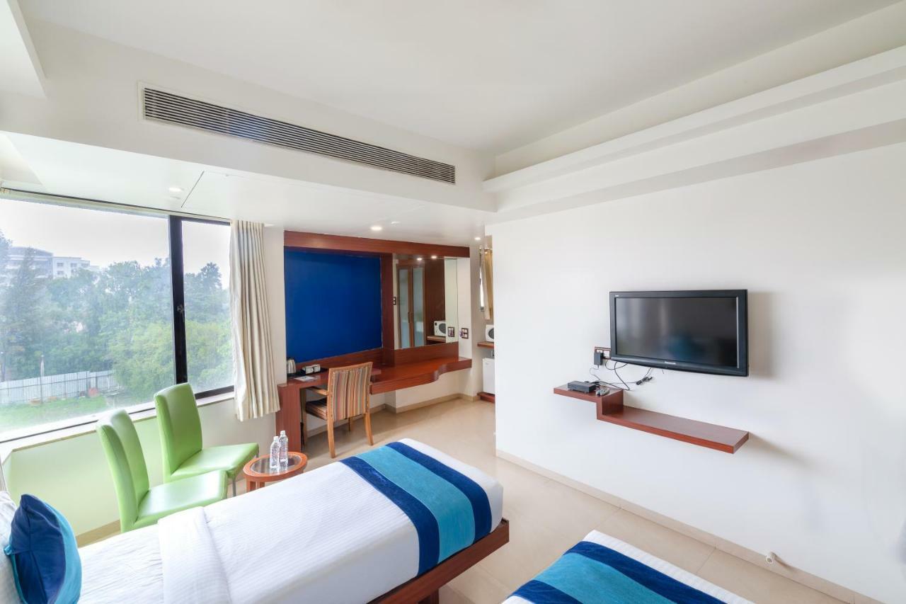 Hotel Mint Montvert, Baner プネ エクステリア 写真