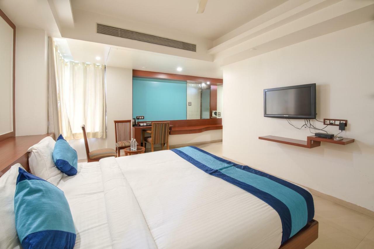 Hotel Mint Montvert, Baner プネ エクステリア 写真