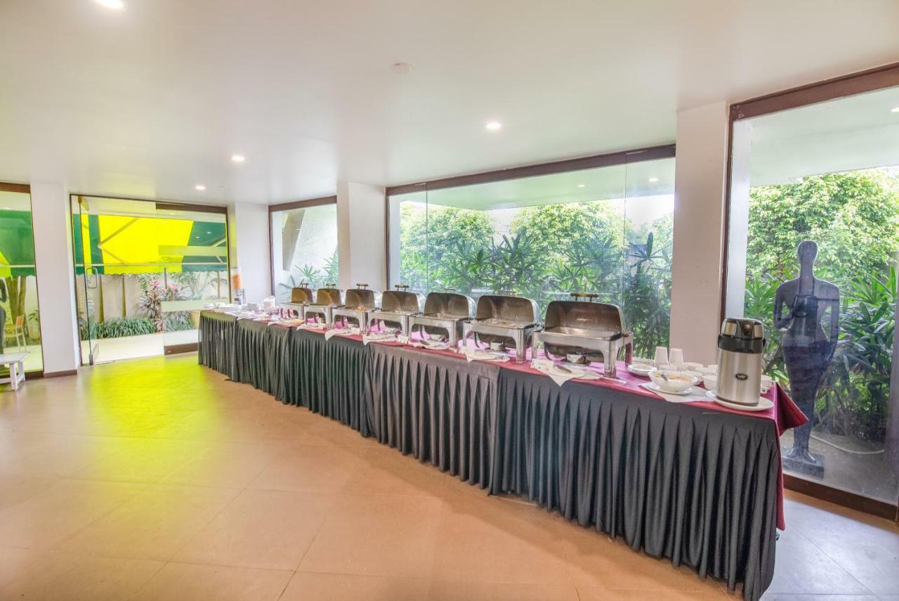 Hotel Mint Montvert, Baner プネ エクステリア 写真