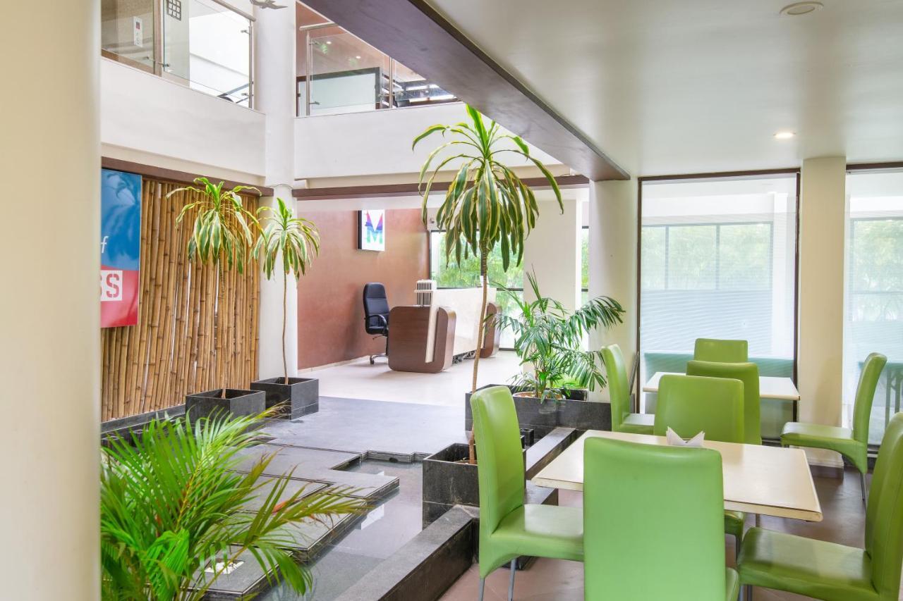 Hotel Mint Montvert, Baner プネ エクステリア 写真